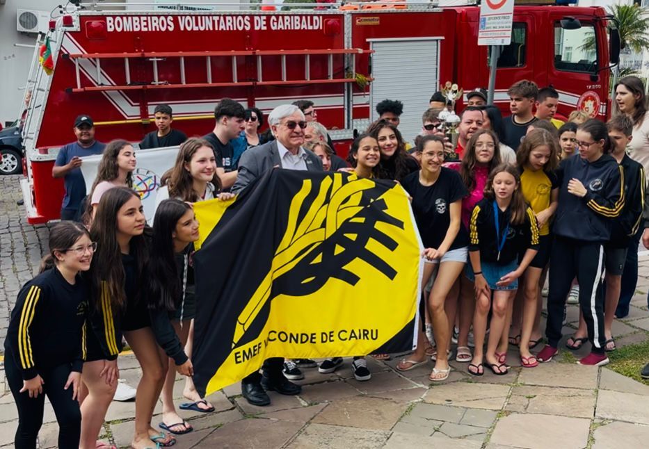 Banda Marcial da Escola Visconde de Cairú é recebida com festa em Garibaldi