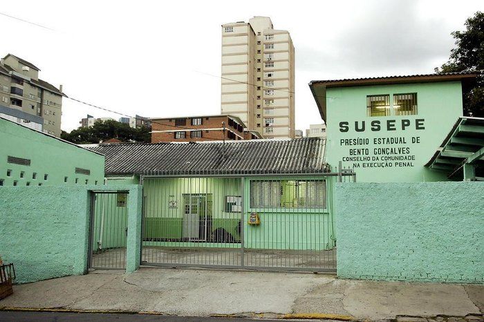Demolição põe fim à presídio que assombrou Bento Gonçalves