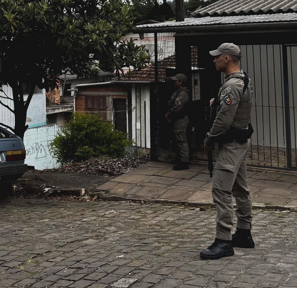 Surto e Tiros: Jovem de 22 anos aponta arma e dispara contra a GCM em Bento