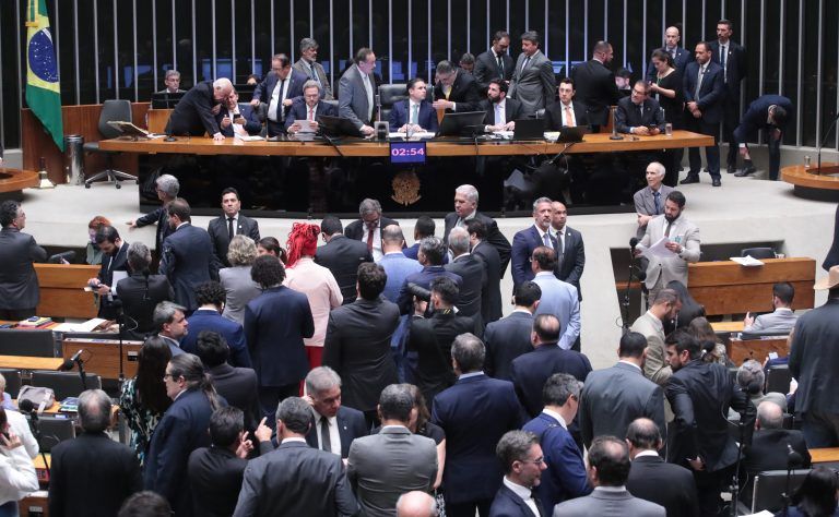 Câmara aprova regras mais rígidas para devedor contumaz