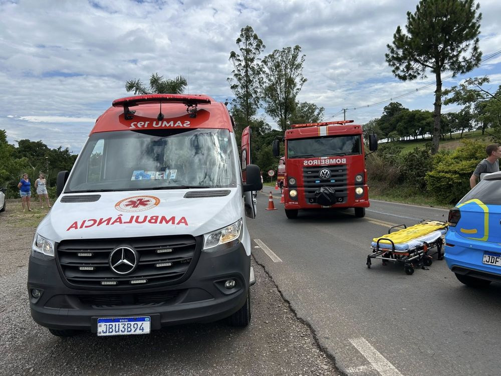Grave acidente na BR-470 deixa feridos, interdita trânsito e mobiliza resgate