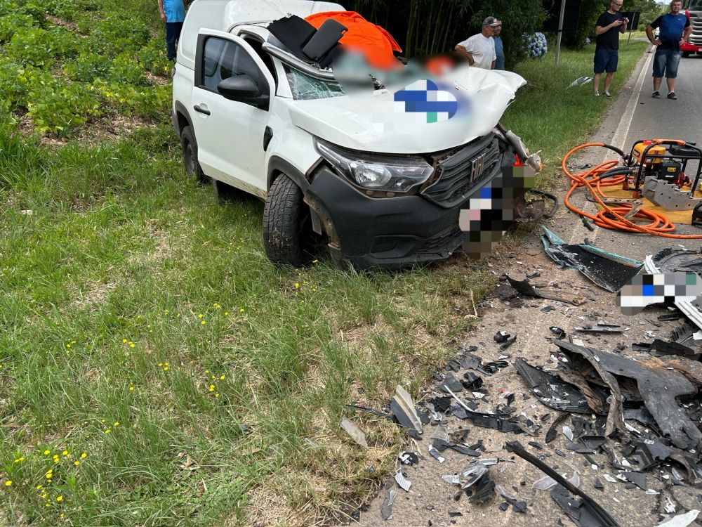 Grave acidente na BR-470 deixa feridos, interdita trânsito e mobiliza resgate