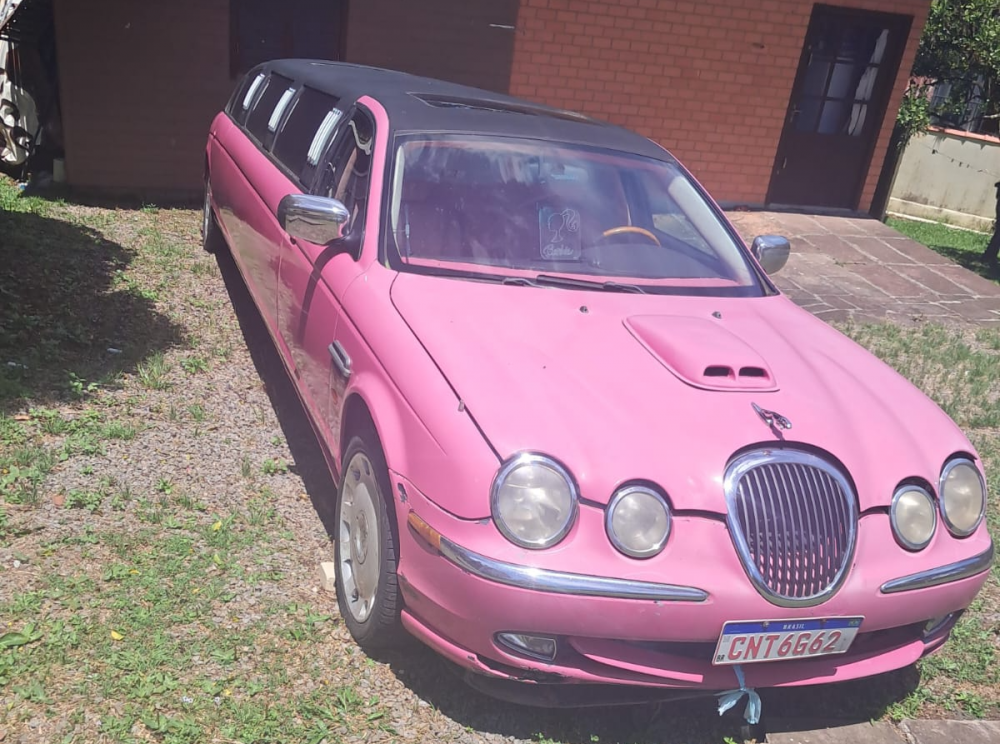 Limousine rosa “desaparecida” vira caso de polícia em Garibaldi