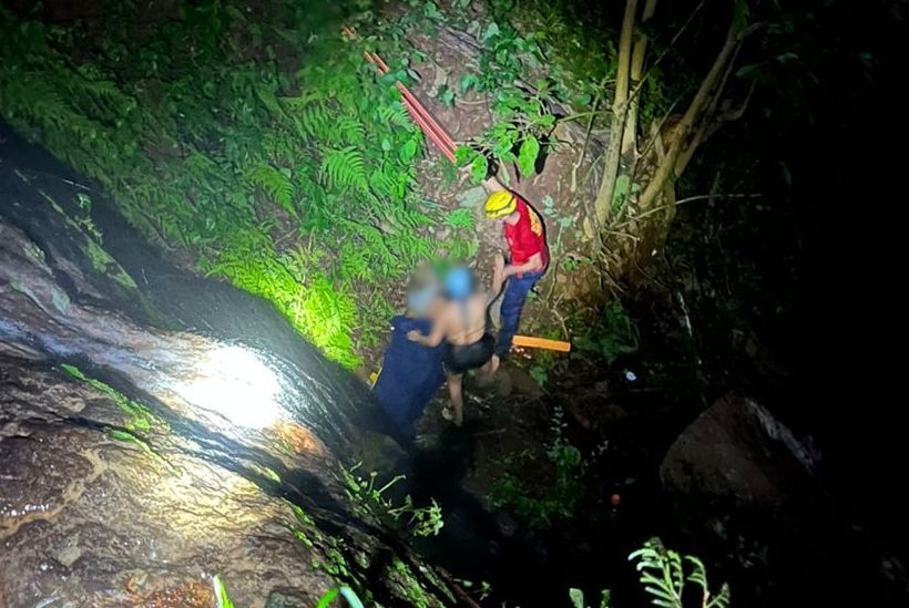 Homem é salvo após resgate em área isolada na Cascata Pompéia