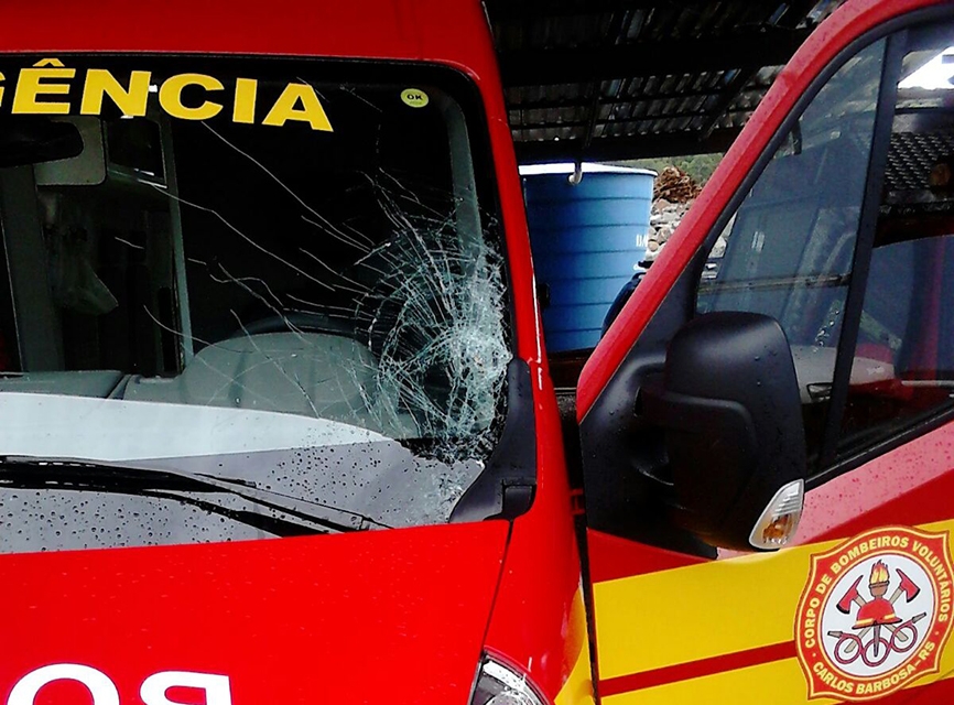 Temporal danifica viatura dos Bombeiros de Carlos Barbosa