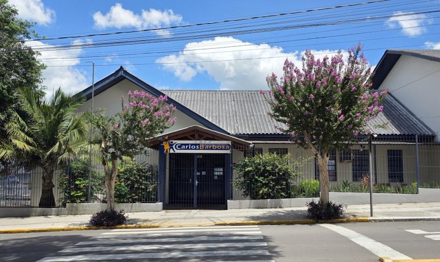 Escola Carlos Barbosa é municipalizada e passa por ampla revitalização