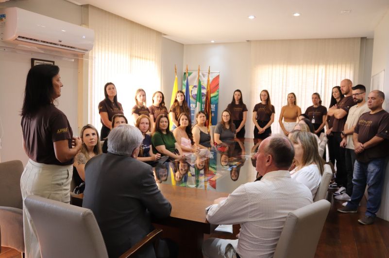 Prefeitura empossa novos diretores  das escolas municipais de Garibaldi 