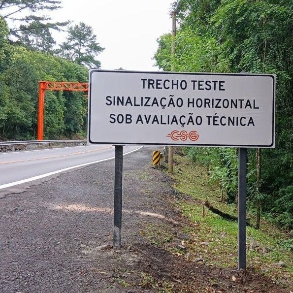CSG testa novas tintas em rodovia da Serra para enfrentar neblina