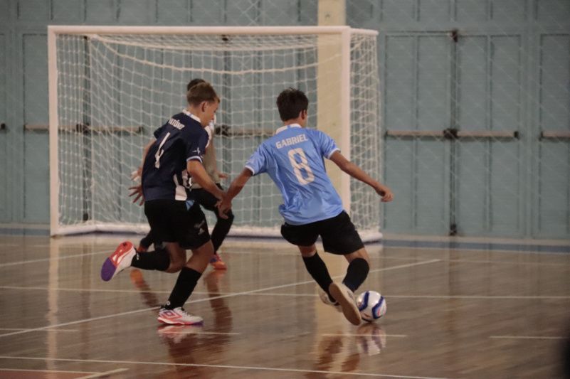 Citadino de Futsal 2026 começa com goleadas, emoção e homenagem