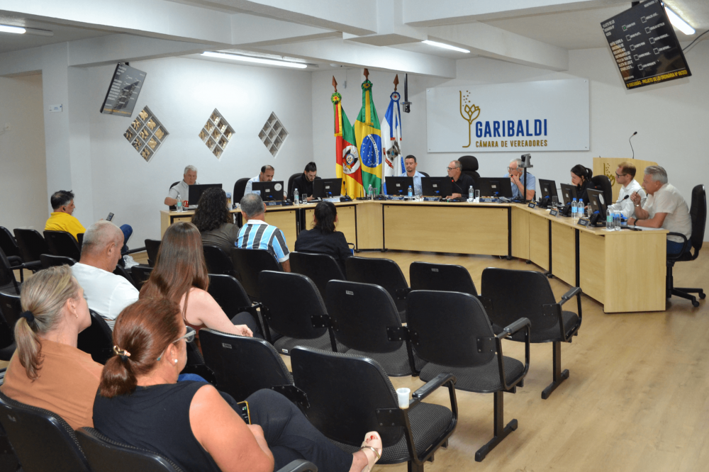 Câmara aprova desconto no IPTU e ISS para 2026 e homenageia ex-vereadora