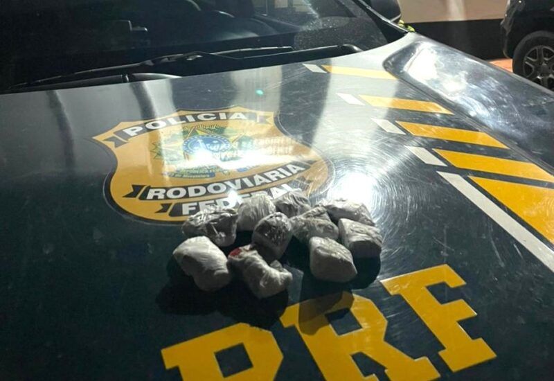 Foragido tenta usar nome do irmão, mas acaba preso com drogas em Garibaldi