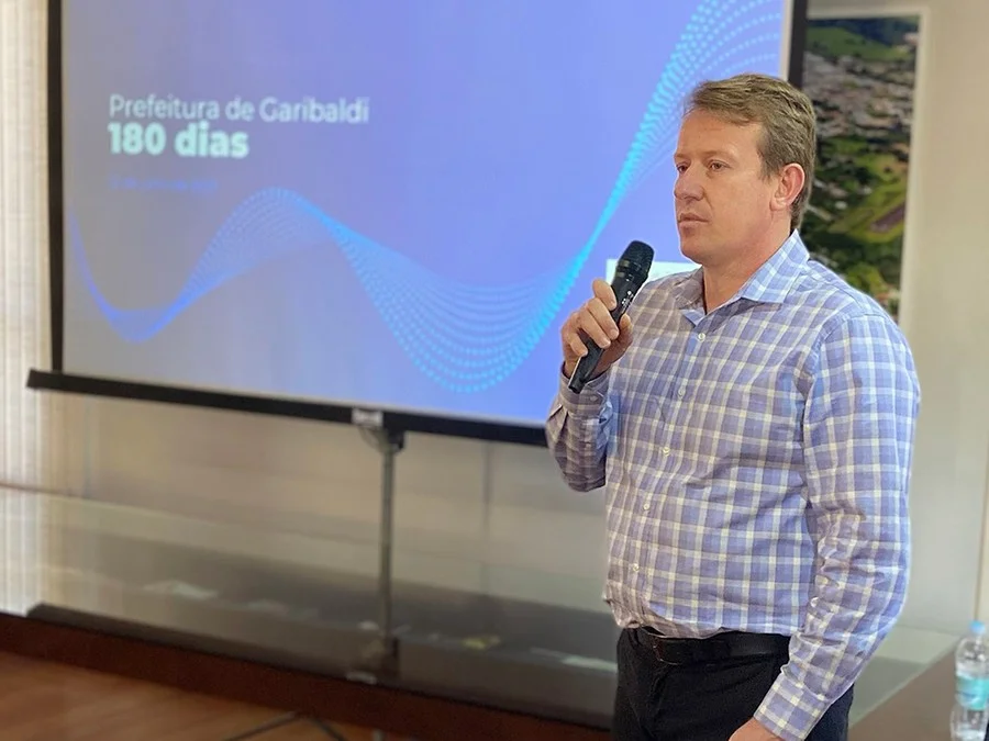 Câmara de Garibaldi aprova as contas do ex-prefeito Alex Carniel por unanimidade