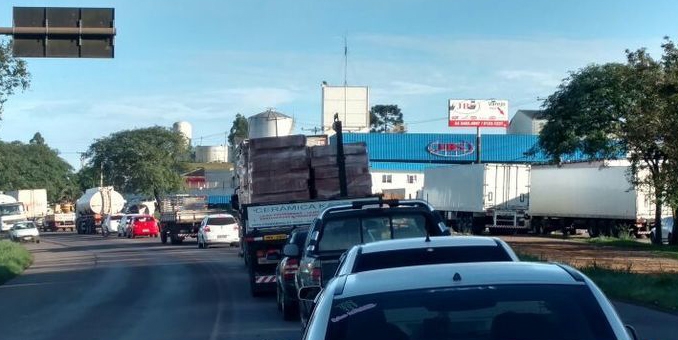 Obras na BR 470 entre Bento Gonçalves e Garibaldi causa congestionamento