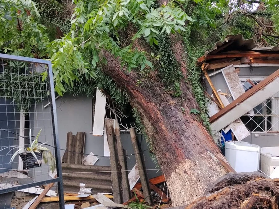 Pelo menos 26 cidades do RS foram atingidas e tiveram danos pelo temporal