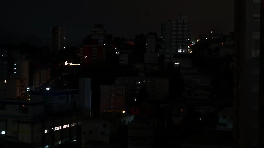 Diversos bairros de Bento Gonçalves sofreram apagão na noite deste domingo