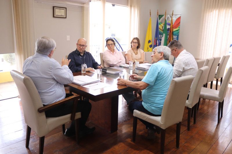 Prefeito Chesini se reúne com direção do hospital e garante atendimentos