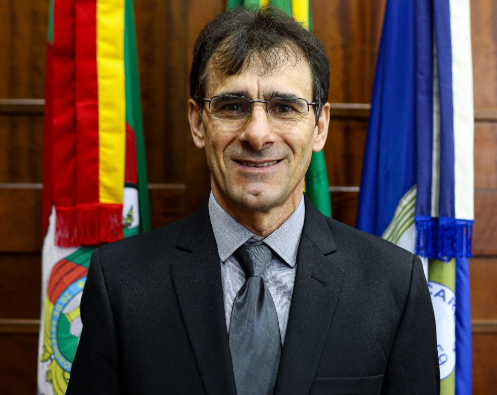 Após ser acusado por suposto assédio, vereador de Carlos Barbosa pede afastamento