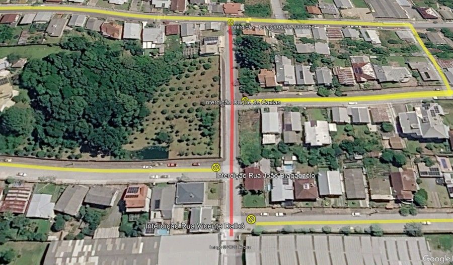 Pavimentação bloqueia ruas e muda trânsito no bairro Aurora nesta quarta