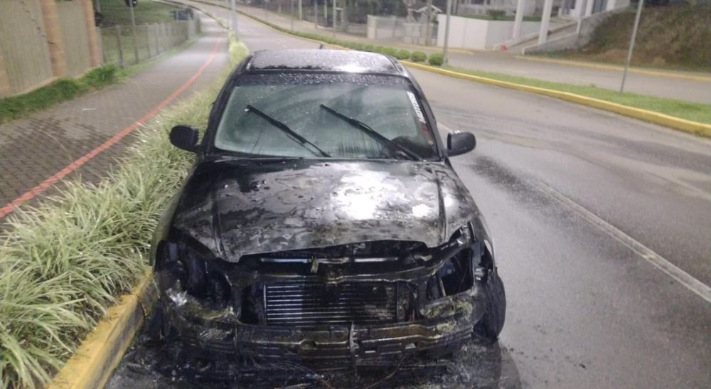 Incêndio em veículo mobiliza bombeiros de Carlos Barbosa