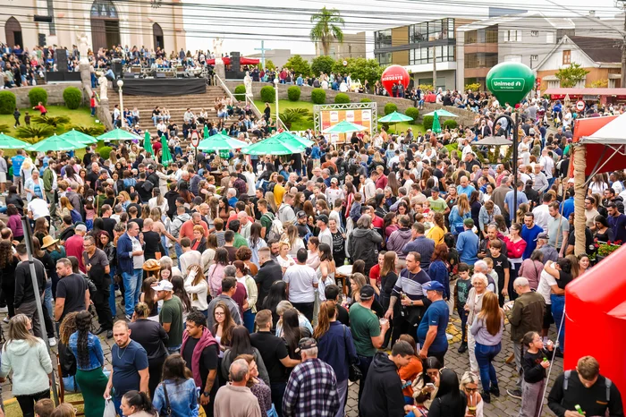 Festival do Grostoli atrai multidão nos três dias de evento em Garibaldi