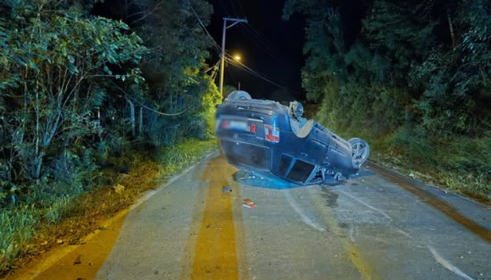 Capotamento deixa homem ferido e mobiliza resgate em Bento Gonçalves
