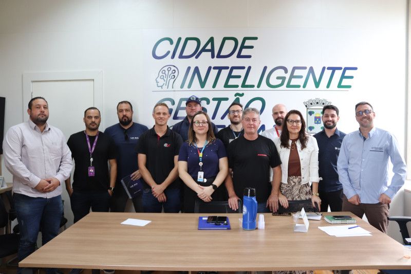 Prefeitura de Garibaldi dá ultimato e lança operação para ‘limpar’ postes da cidade