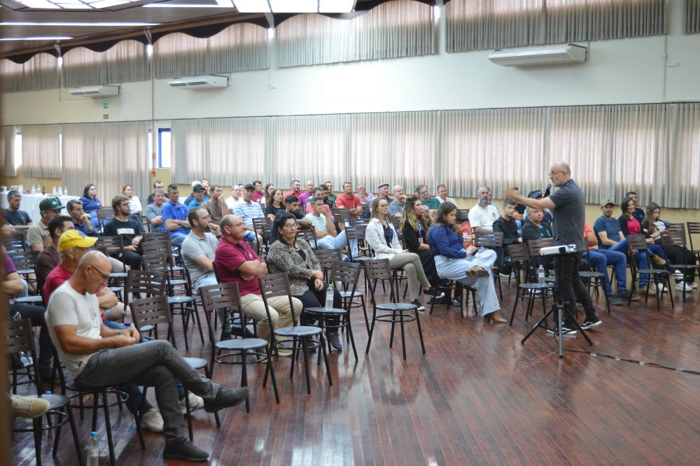Garibaldi Tech reúne produtores para debater manejo na viticultura