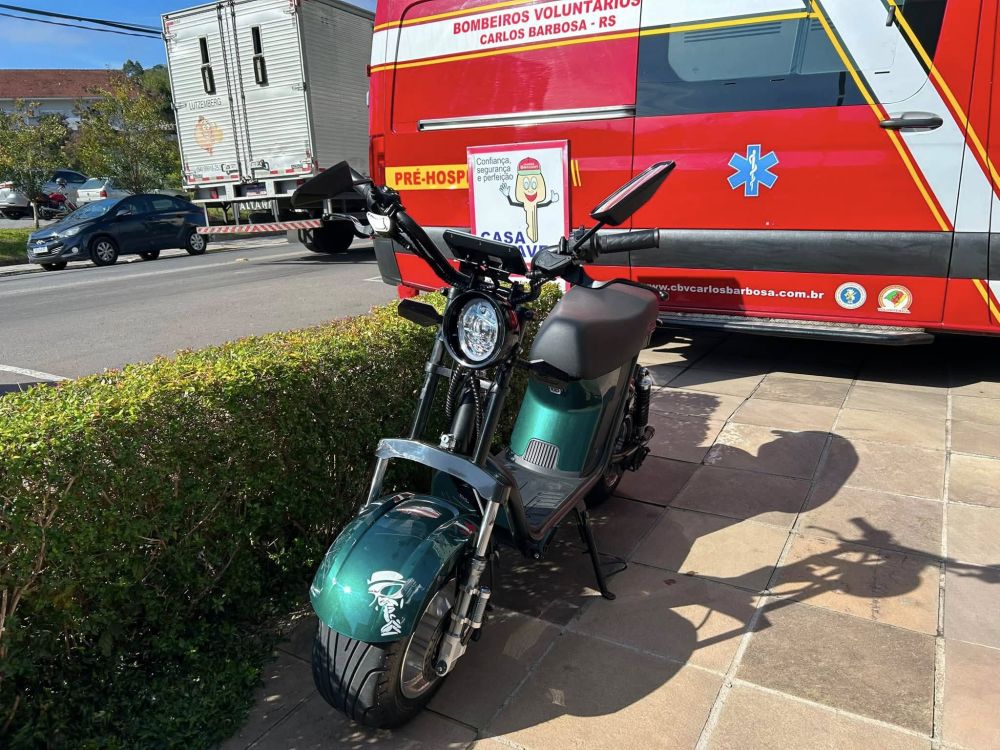 Acidente com moto elétrica deixa mãe e filha feridas em Carlos Barbosa