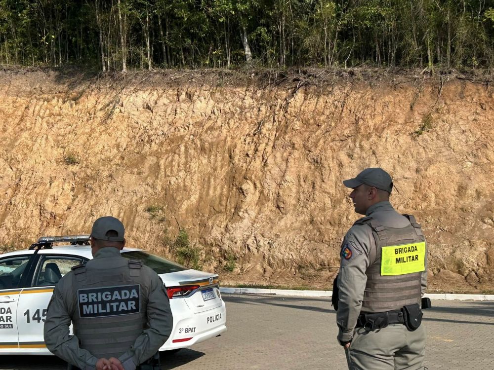 Homem joga carro contra ex, desfere golpes de faca e foge em Carlos Barbosa