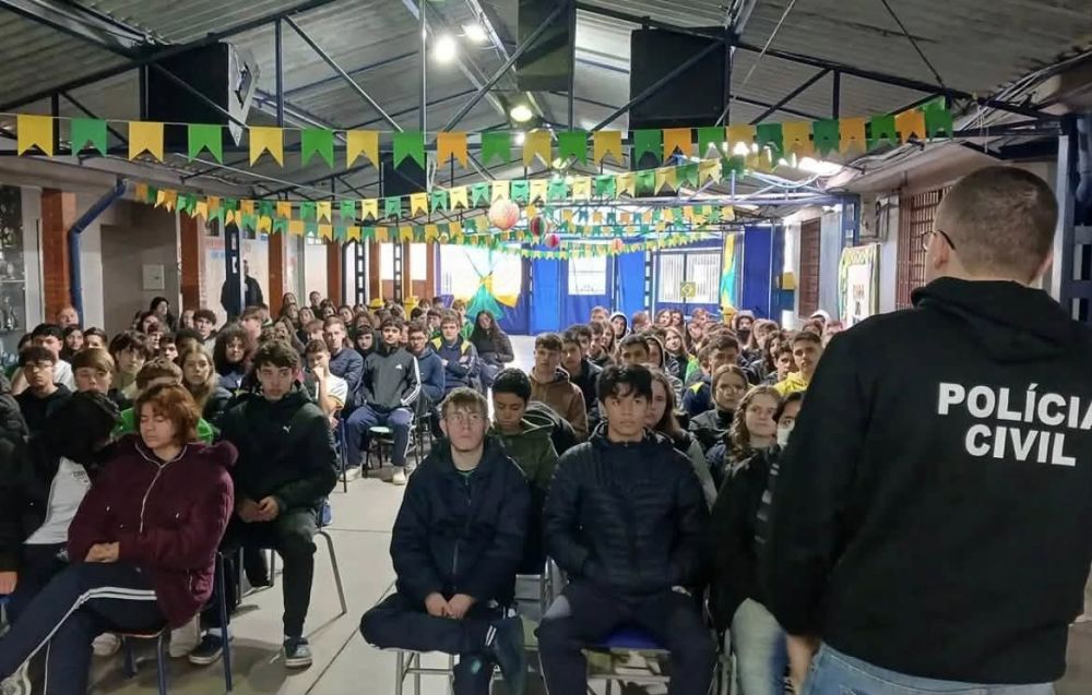 Polícia Civil de Carlos Barbosa promove palestra sobre drogas, violência e cidadania