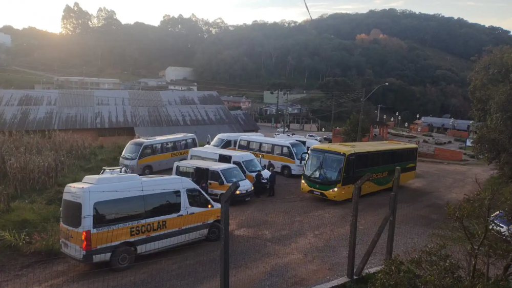 Fiscalização no transporte escolar flagra irregularidades em Bento Gonçalves