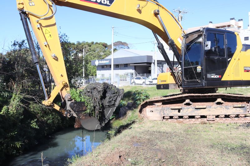 Ação preventiva no Arroio Marrecão busca reduzir risco de alagamentos em Garibaldi 