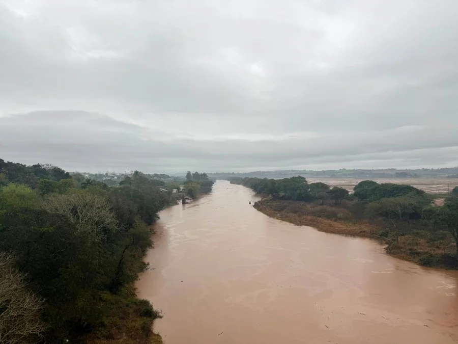 Chuva coloca rios do interior em alerta e Defesa Civil intensifica monitoramento 