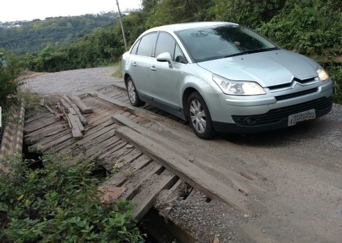 Ponte na comunidade de Garibaldina em péssimas condições