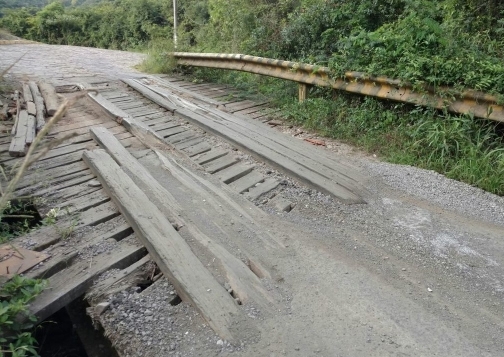 Ponte na comunidade de Garibaldina em péssimas condições