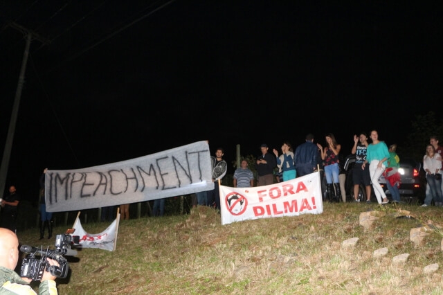  Casamento de ex-assessor de Dilma tem protestos em Bento Gonçalves