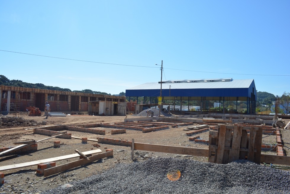 Obras da escola de turno integral seguem em Carlos Barbosa