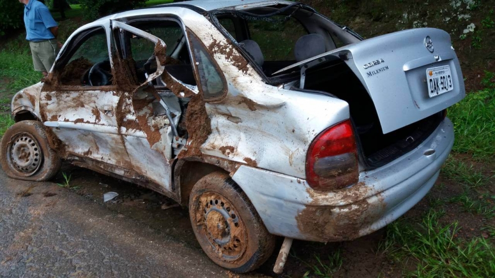 Condutor bate em barranco na VRS-813 entre Garibaldi e Farroupilha