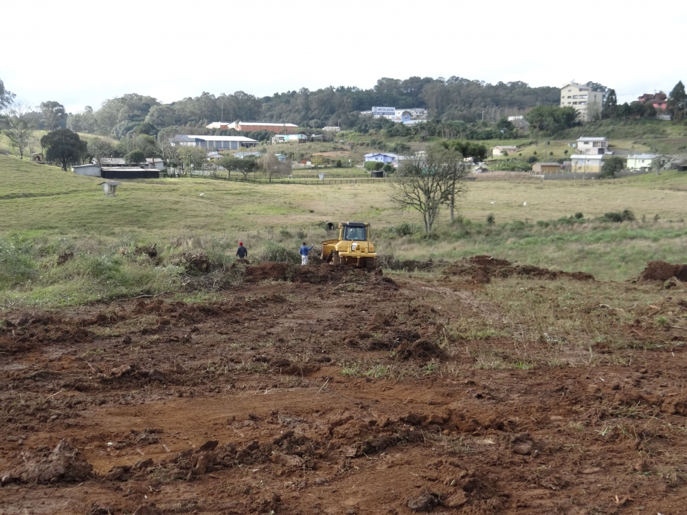 Iniciam os trabalhos de terraplenagem na nova área da ACI