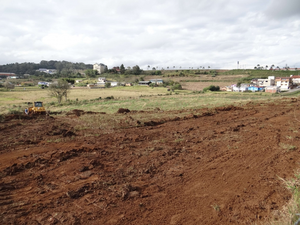 Iniciam os trabalhos de terraplenagem na nova área da ACI