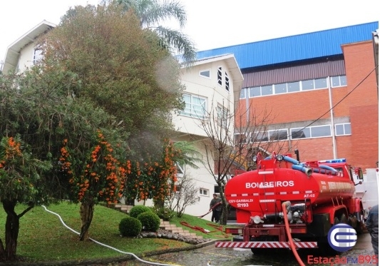 Incêndio destrói casa em Garibaldi