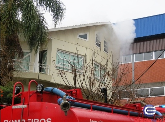 Incêndio destrói casa em Garibaldi