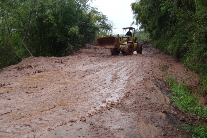 Bento Gonçalves: Quedas de barreira no distrito de Tuiuty 