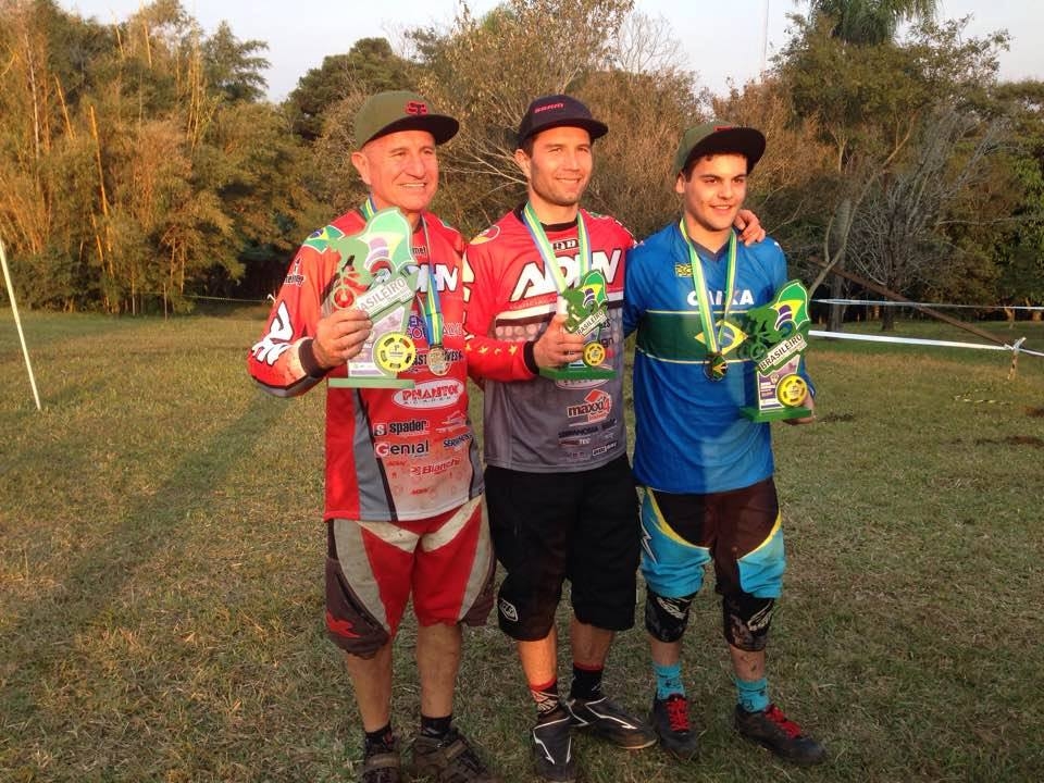 Spader conquista 18º título no Downhill