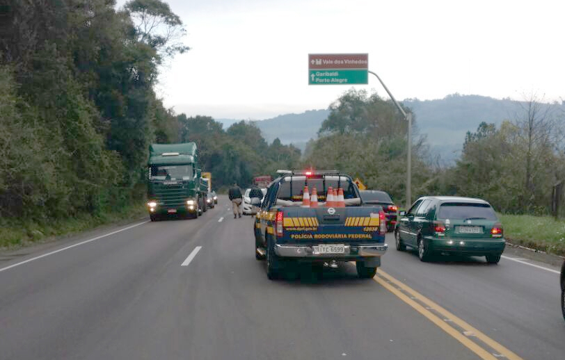 Acidente na BR 470 em Bento Gonçalves envolve três veículos