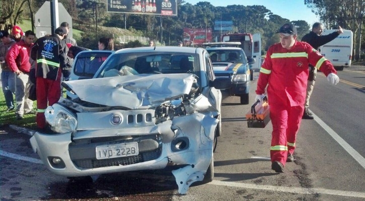 Acidente no trevo da Garibaldina deixa um ferido