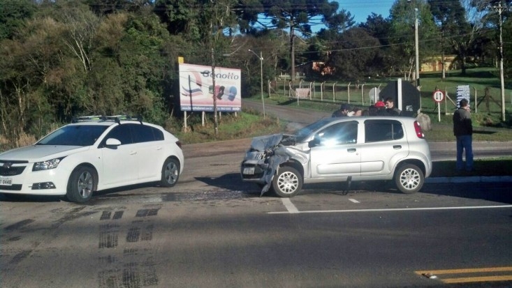 Acidente no trevo da Garibaldina deixa um ferido