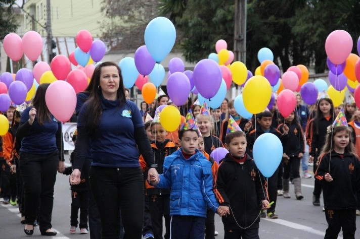 Trinta e nove entidades participam do desfile da pátria em Garibaldi