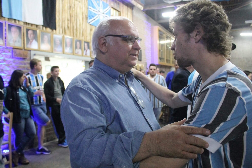 Gremistas da região fazem festa em Carlos Barbosa