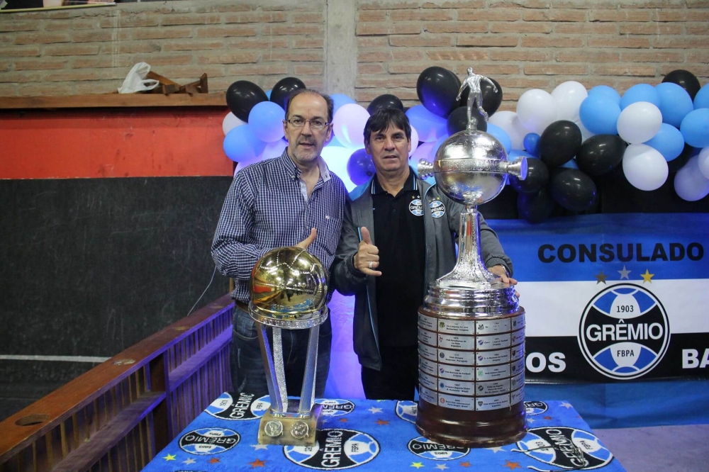 Gremistas da região fazem festa em Carlos Barbosa